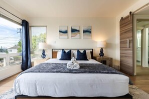 3 bedrooms, desk, iron/ironing board, WiFi - Sunset Serenity On The Cliffs | Balcony| Oceanview (San Diego)