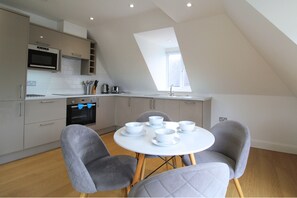 Apartment, 1 Bedroom | In-room dining