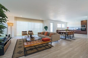 Smart TV - Villa Mauricio with private swimming pool, 4km from the beach  (Lisboa)