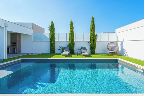 Villa Mauricio avec piscine privée, à seulement 4km de la plage