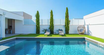 Villa Mauricio avec piscine privée, à seulement 4km de la plage