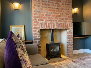 Smart TV, fireplace, stereo - Griff Cottage, luxury holiday cottage Skinningrove (Skinningrove)