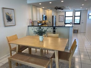 Dining - Beachfront 2BR, 2BA condo with heated pool and WiFi in Marco Island. (Marco Island)
