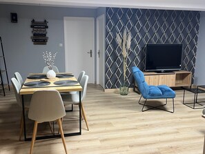 Dining - Charming, cosy apartment in a quiet location near Colmar (Sainte-Croix-en-Plaine)