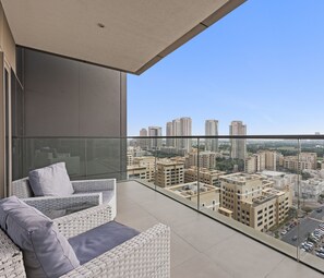 Deluxe Apartment | Balcony - WelHome - Greenery Beautiful Apartment Onyx Tower 2 (Dubai)