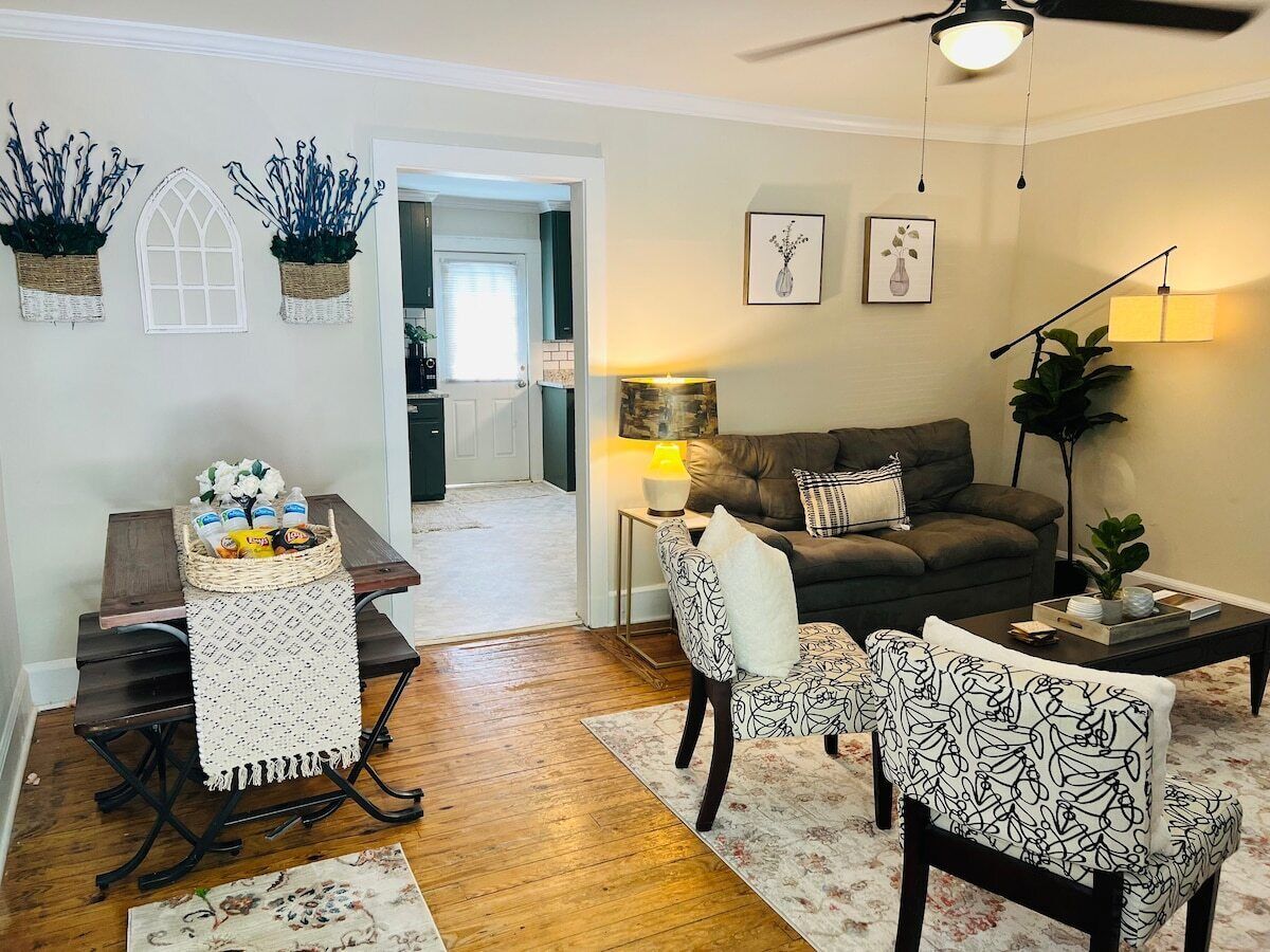 Minutes From Downtown, King, Pets, Fenced Yard