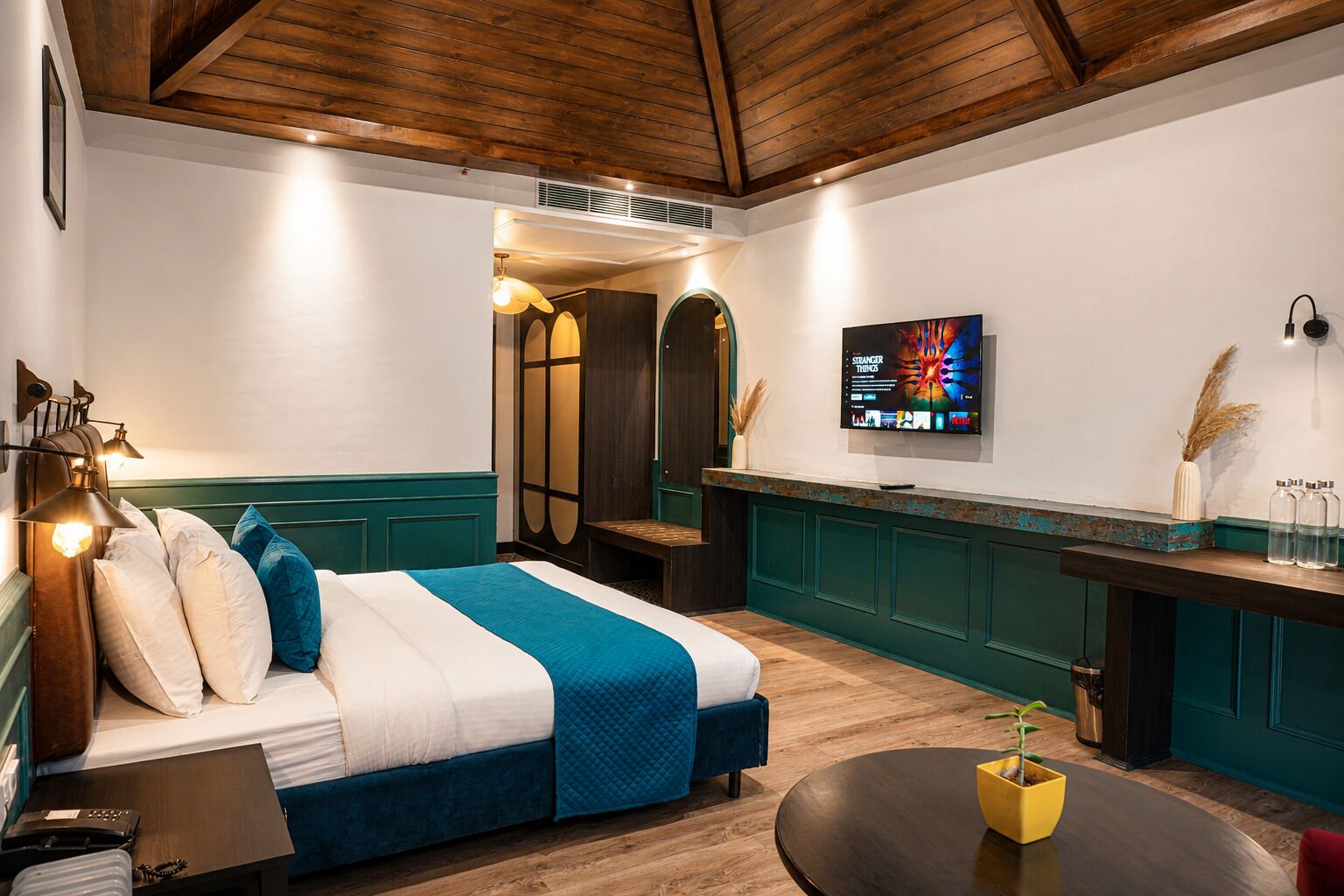 Mountain View Luxury Room with Balcony | Fer et planche à repasser, Wi-Fi gratuit, draps fournis
