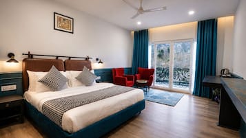 Mountain View Boutique Room with French Window | Strygejern/strygebræt, gratis Wi-Fi, sengetøj