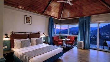 Tabla de planchar con plancha, wifi gratis, ropa de cama