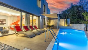 Pool - Villa with modern equipment and swimming pool (Crikvenica)