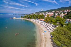 Una spiaggia nelle vicinanze