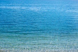 Una spiaggia nelle vicinanze