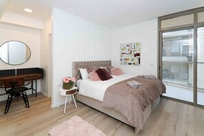 2 makuuhuonetta, silitysrauta/-lauta, vauvan matkasänky, Wi-Fi