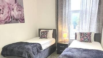 Nhà | 4 phòng ngủ, bàn ủi/dụng cụ ủi quần áo