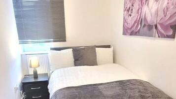 House | 4 bedrooms, iron/ironing board, free WiFi, bed sheets
