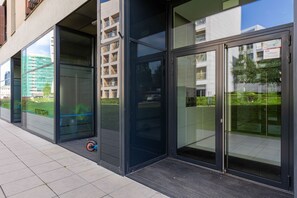 Vista frontal de la propiedad