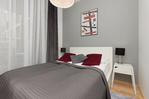 1 bedroom, bed sheets - Apartment With Bathub by Renters (Warsaw)
