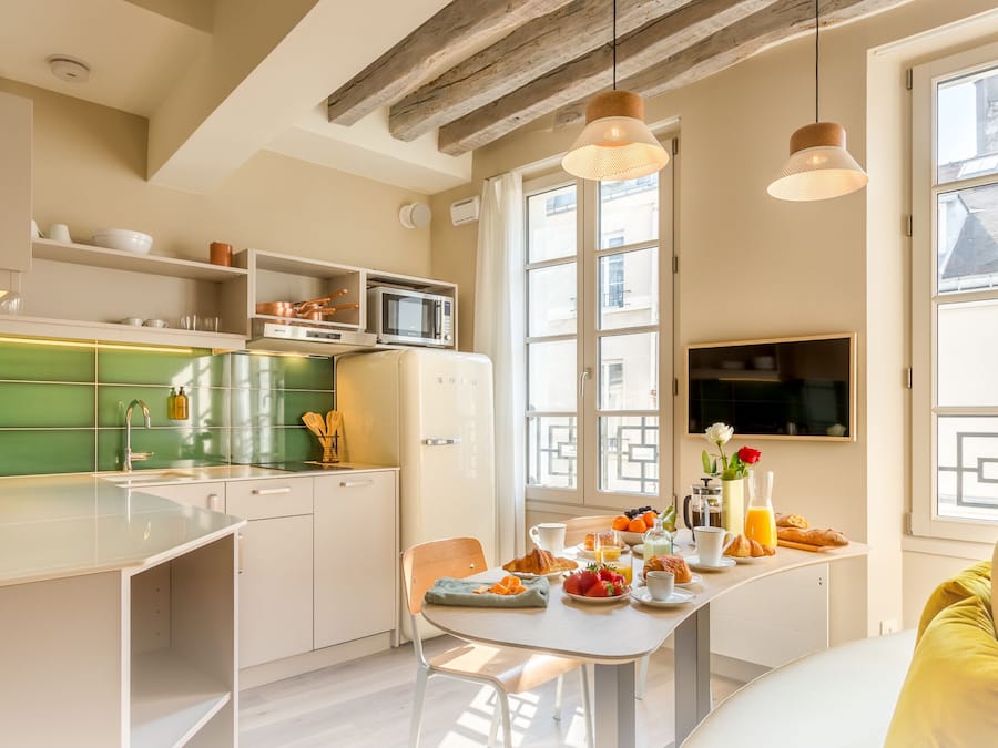 Classic-Apartment | Wohnbereich | 38-Zoll-Smart-TV mit Digitalempfang