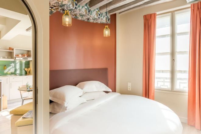 ستائر تعتيم ومكواة/لوح كي وواي فاي مجانًا وملاءات أسرّة