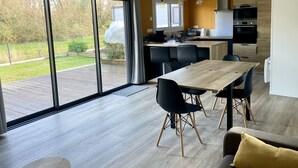 Coffee/tea maker, fridge, microwave, oven - Ecolodge 2Ch - Air conditioning - Wifi - Swimming pool and Jacuzzi open all year (Les Mathes)