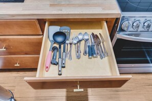 Microondas, horno, placa de cocina, cafetera/tetera