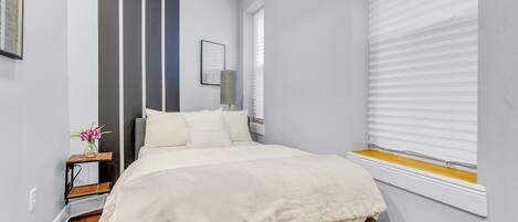 1 habitación, tabla de planchar con plancha, cuna de viaje y wifi