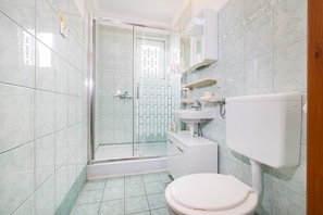 Shower, towels