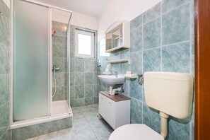 Shower, towels