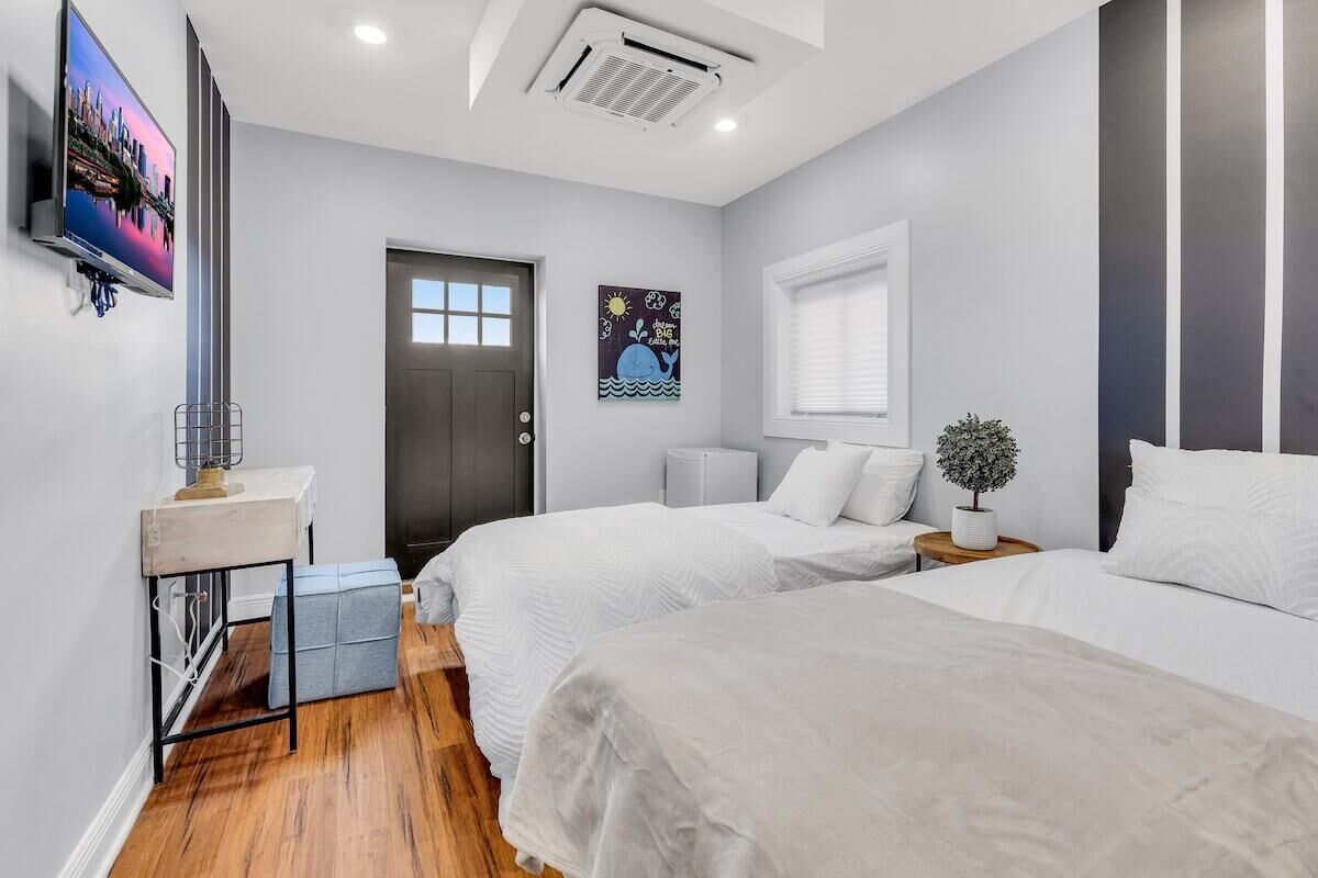 Brewerytown Balcony Retreat: W Oxford 1 BR