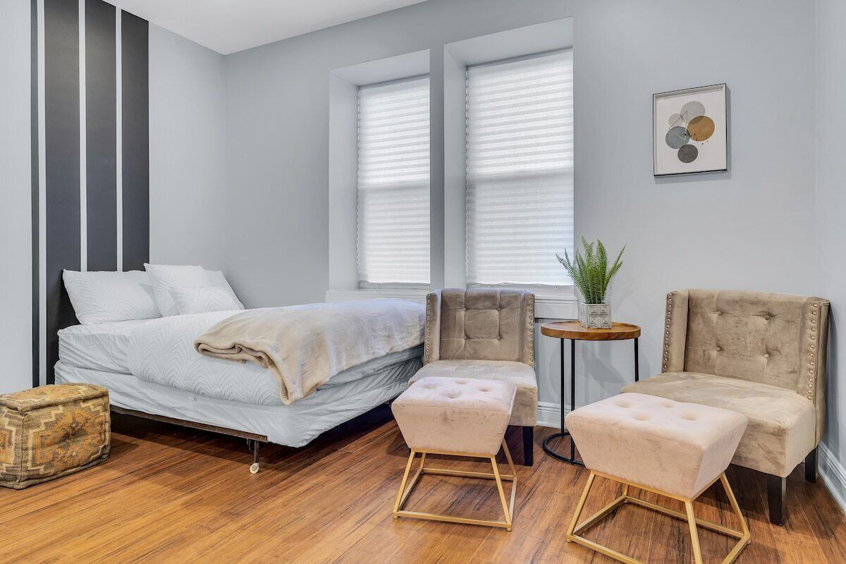 Brewerytown Balcony Retreat: W Oxford 2 BR