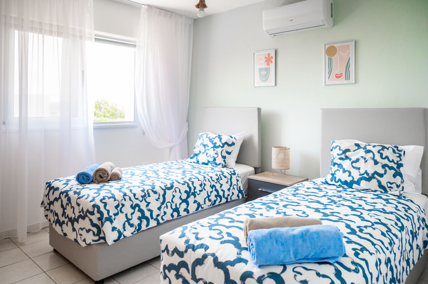 Apartamento Confort, 2 habitaciones, vistas a la piscina | 2 dormitorios, caja fuerte, cortinas opacas y sistema de insonorización