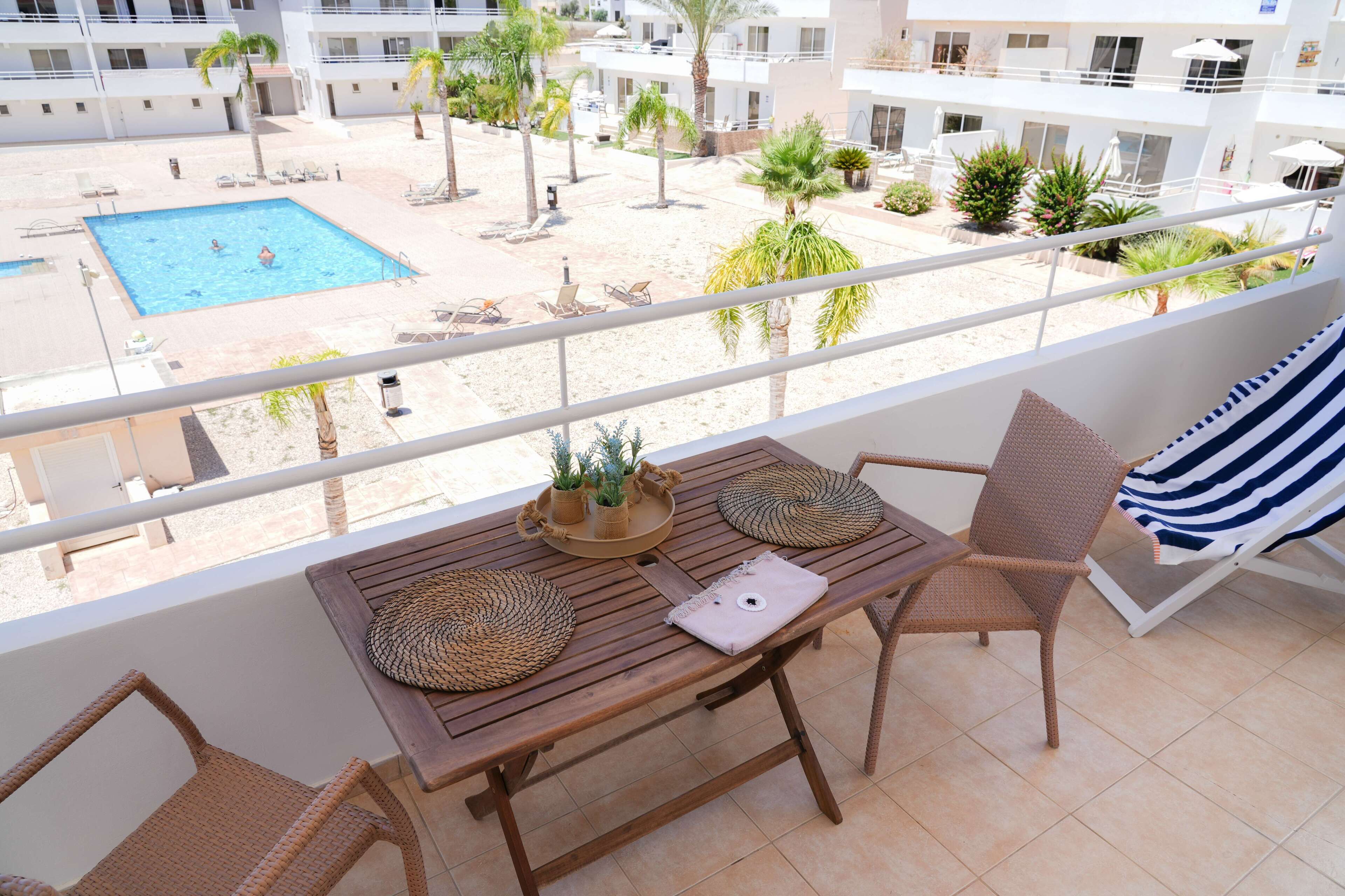Apartamento Confort, 2 habitaciones, vistas a la piscina | Vistas del balcón