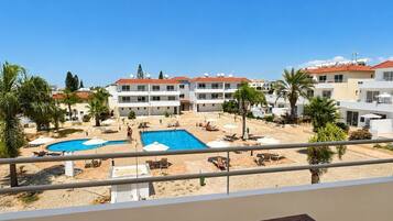 Appartamento Comfort, 2 camere da letto, vista piscina | Vista balcone