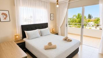 Appartement Confort, 2 chambres, vue sur la piscine | 2 chambres, coffre-fort, rideaux d’obscurcissement