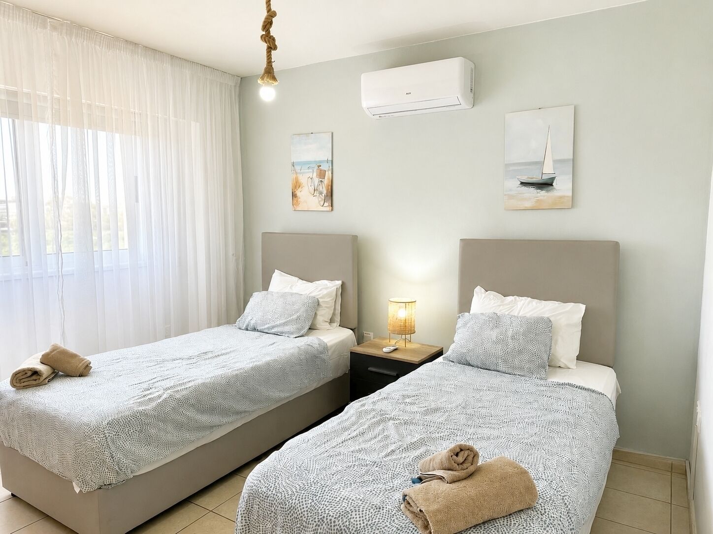 Appartamento Comfort, 2 camere da letto, vista piscina | 2 camere, una cassaforte in camera, tende oscuranti, insonorizzazione