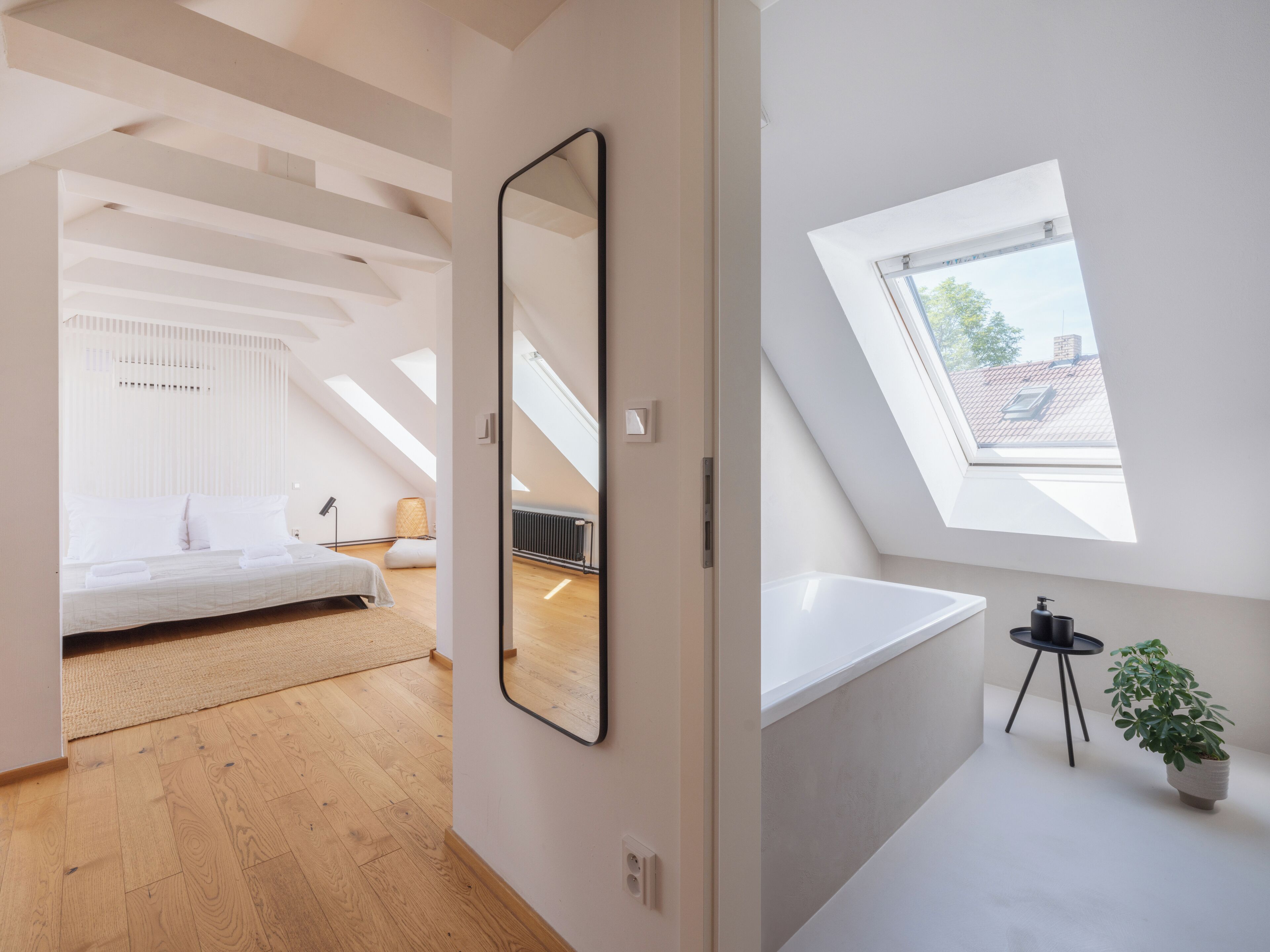 Comfort Room, Bathtub | Premium bedding, individually decorated, blackout drapes, soundproofing