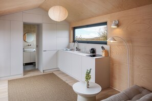 Casa rodante superior, 1 cama King size y sofá cama | Cocina privada | Periquera 