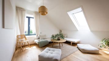 Superior-Suite, 2 Schlafzimmer, Badewanne | Wohnbereich