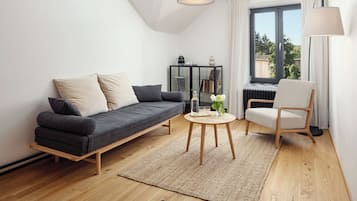Sviitti, 1 makuuhuone, kylpyamme | Oleskelualue