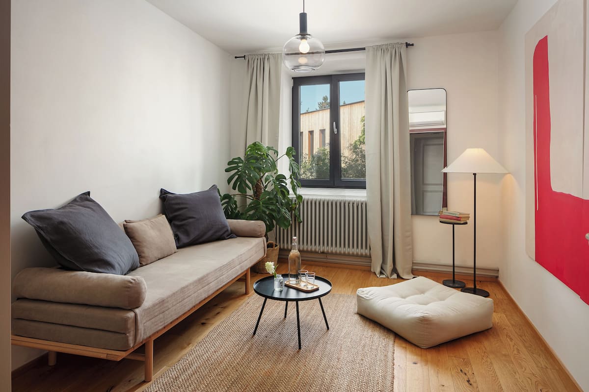 Sviitti, 1 makuuhuone, kylpyamme | Oleskelualue