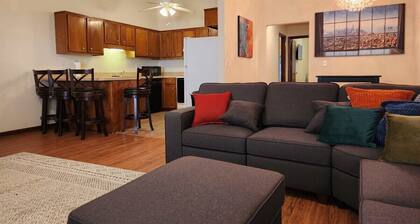 2BR 2BA Only 3 miles to the Capitol Near Park Ave