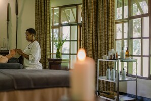 Espace de soins pour les couples, massages des tissus profonds