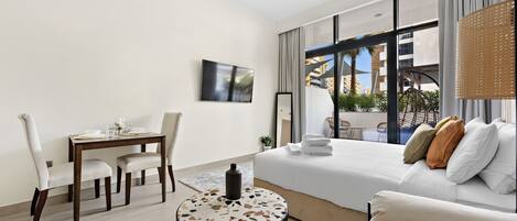 Design Studio | Iron/ironing board, free WiFi