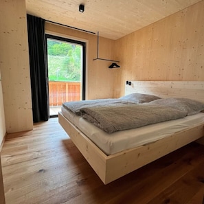 4 soverom, safe på rommet, skrivebord og strykejern/-brett