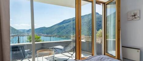 1 室のベッドルーム、デスク、アイロン / アイロン台、旅行用ベビーベッド