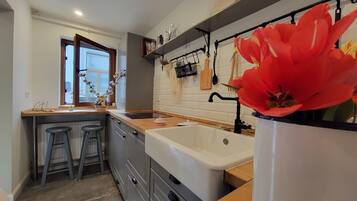 Fridge, coffee/tea maker, electric kettle, toaster