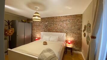 1 bedroom, desk, iron/ironing board, WiFi