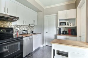 Kühlschrank, Ofen, Herdplatte, Toaster