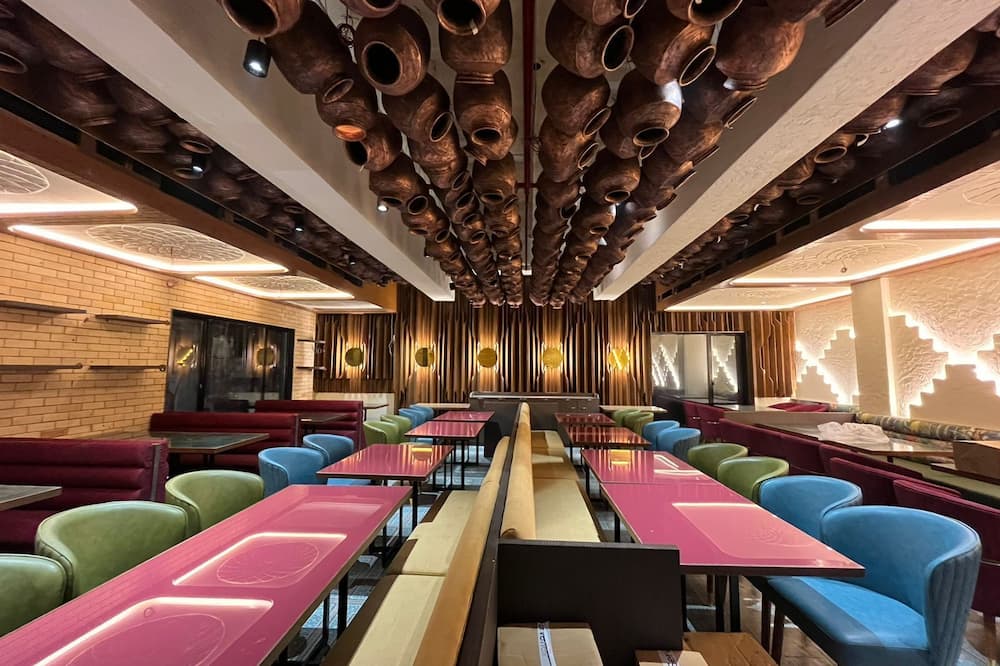 HOTEL MUMBAI HOUSE VALNAI MALAD