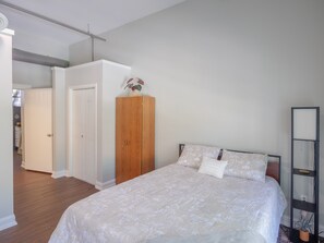 1 室のベッドルーム、アイロン / アイロン台、WiFi、ベッドシーツ